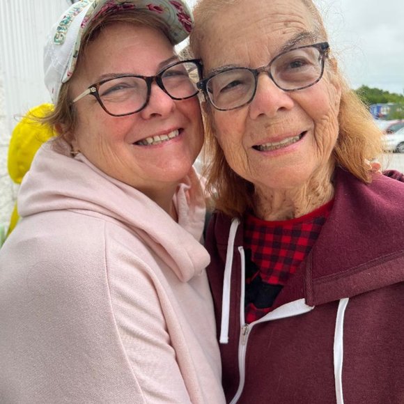 Meet your Posher, Lisa - Picture 3 of 17